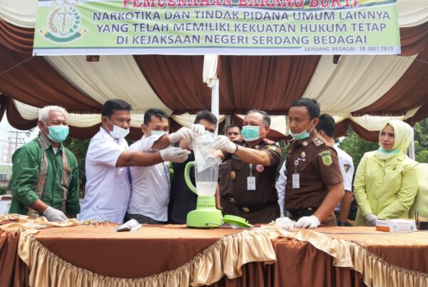 BNN KABUPATEN SERDANG BEDAGAI MENGAHDIRI UNDANGAN DARI KEJAKSAAN NEGERI SEI RAMPAH DALAM RANGKA PEMUSNAHAN BARANG BUKTI