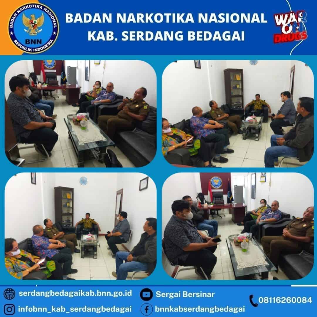 Kunjungan Silahturahmi Istianto Situmorang, SH. (Kabag Yanmin Kejari Serdang Bedagai) Kunjungan Silahturahmi Istianto Situmorang, SH. (Kabag Yanmin Kejari Serdang Bedagai)