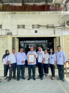 BNN KAB. SERDANG BEDAGAI MENERIMA PENGHARGAAN PADA RAKERNIS BNN